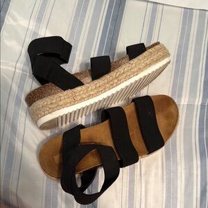 Steve Madden Platform Sandals- Black
